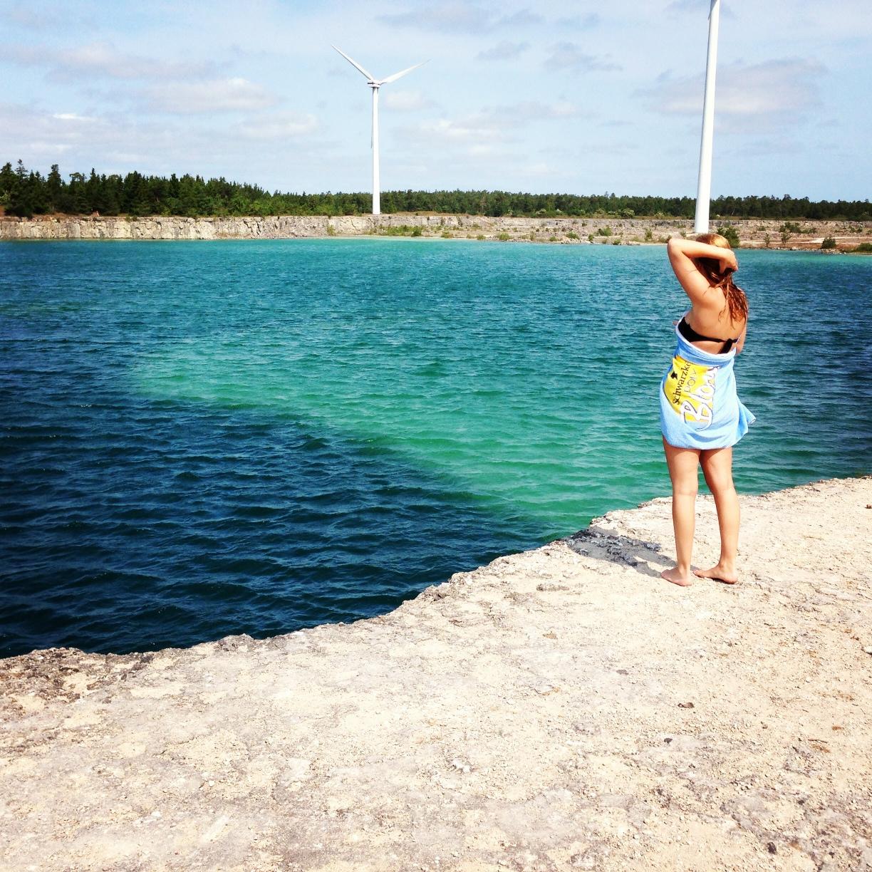 Sol och bad vid Smöjen på Gotland.