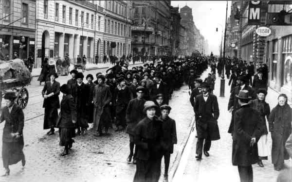 Massprotest mot mjölkbrist 1917.