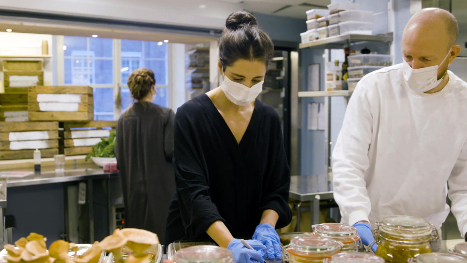  Anders Breitholtz och hans gäng på Restauranglabbet gör matlådor till sjukvårdspersonal.
