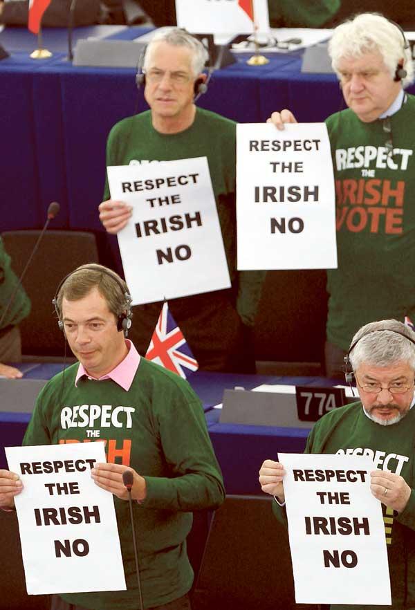 EU-kritiska medlemmar i Europaparlamentet uppmanar EU att respektera Irlands nej till att ratificera Lissabon-fördraget.