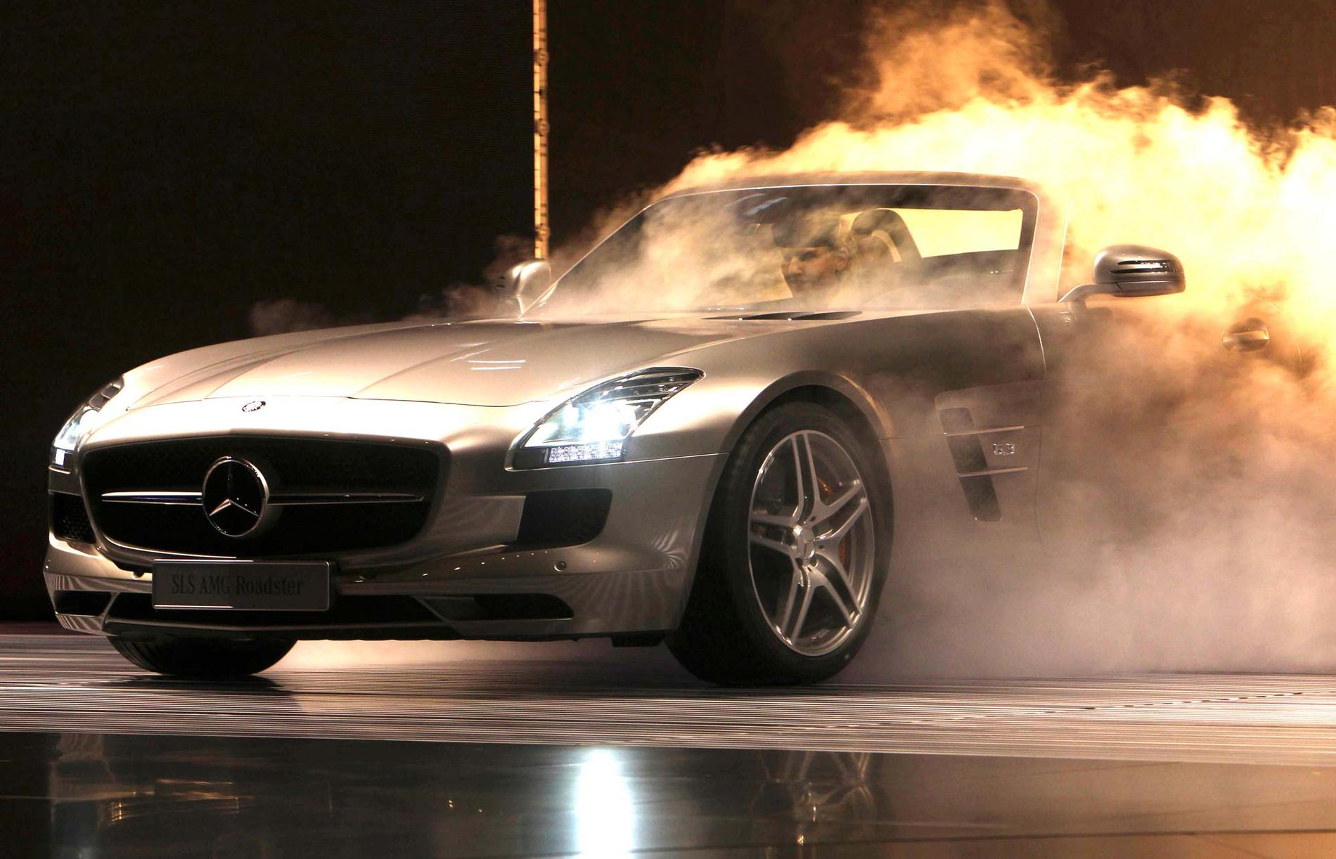 Rekordvinnaren kan köpa 140 stycken Mercedes-Benz SLS AMG Coupé med 571 hästkrafter...