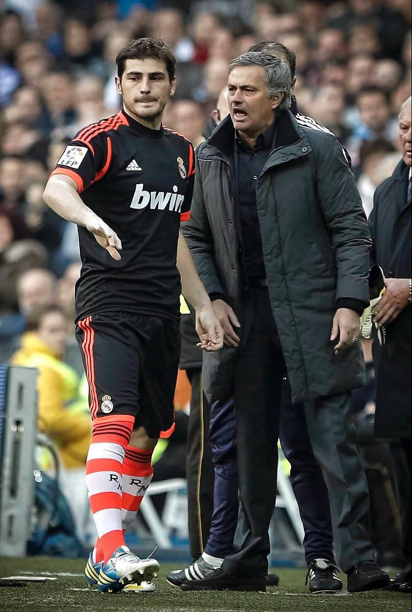 Många har tolkat Mourinhos agerande mot Iker Casillas som en del av en pågående maktkamp. I går fick Casillas chansen när reservmålvakten Adán fick rött kort.