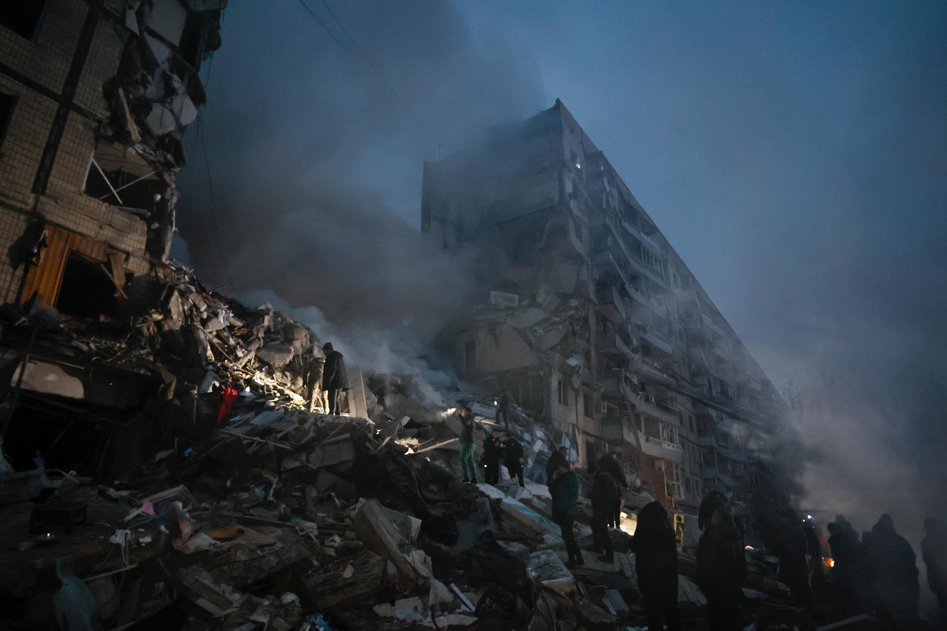 ”Vi minns för evigt de vars liv släcktes av den ryska terrorn” sa Ukrainas president Volodymyr Zelenskyj.