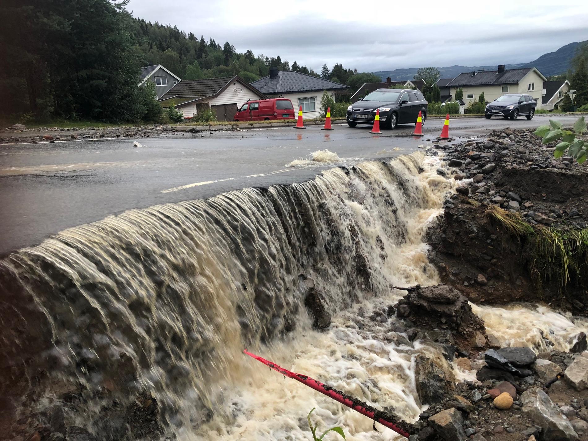 21 personer har evakuerats på grund av översvämningar i Brumunddal i Ringsaker i norska Hedmark.