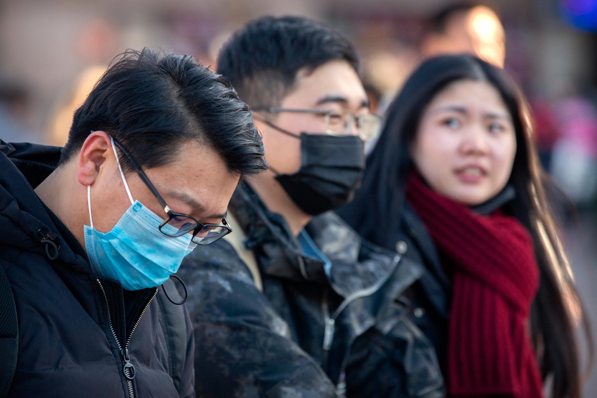 Män med skyddsmasker i Peking.