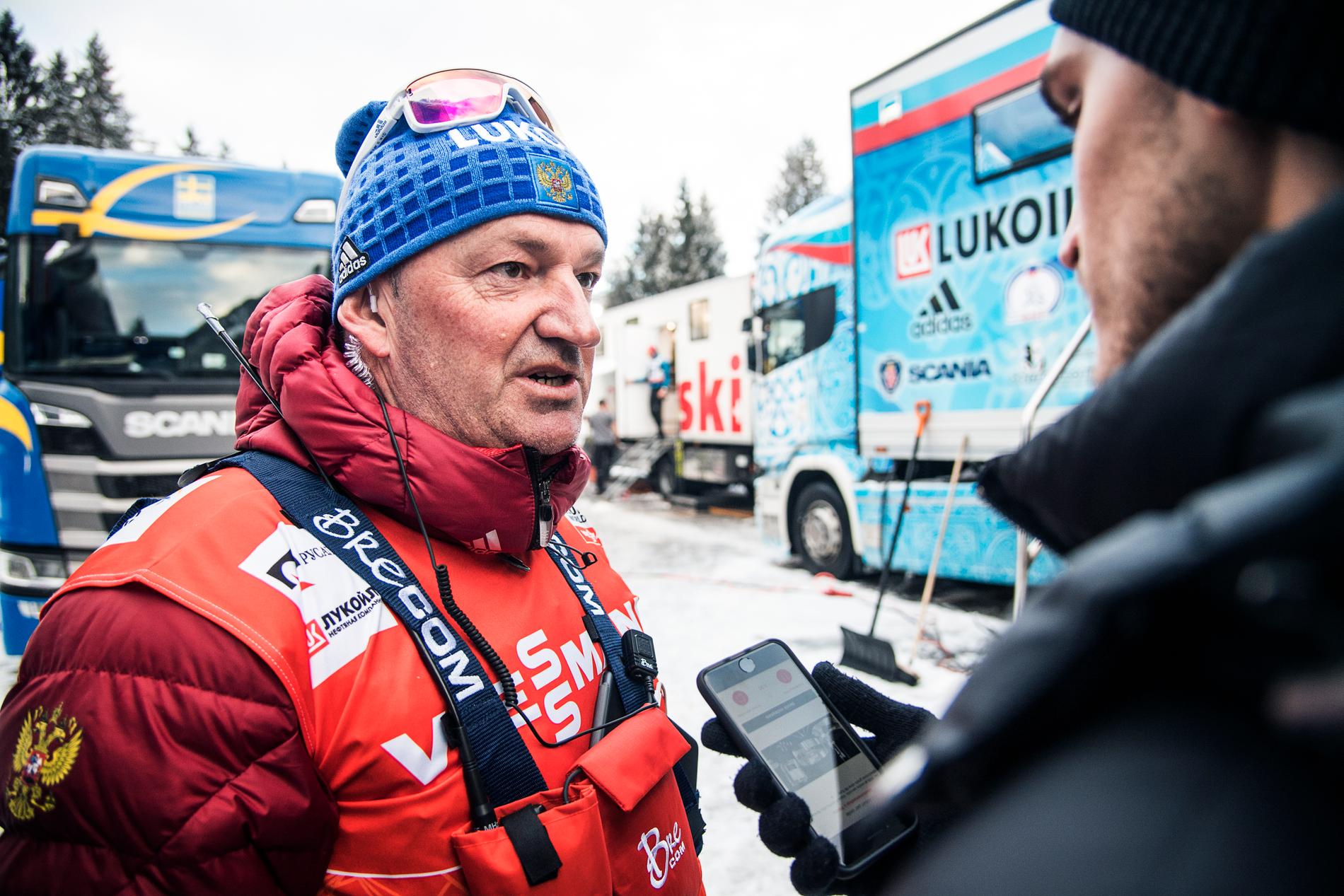 Sportbladet träffar den ryska förbundskaptenen Markus Cramer bland vallabussarna i Toblach.