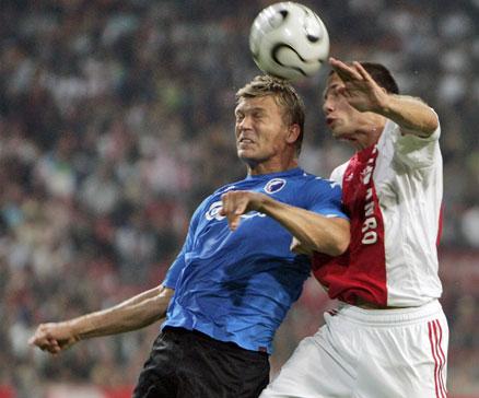 Jätteskräll. FC Köpenhamn med bland annat Marcus Allbäck svarade för en jätteskräll när laget slog ut Ajax i Champions League-kvalet i kväll.