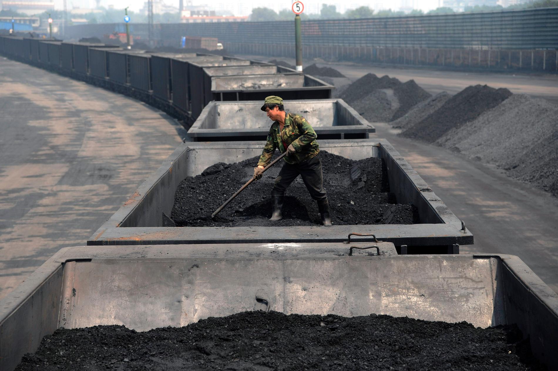 Kina står för de överlägset största koldioxidutsläppen av alla länder, en effekt av landets satsning på kolkraft. Bilden är tagen i provinsen Shanxi.