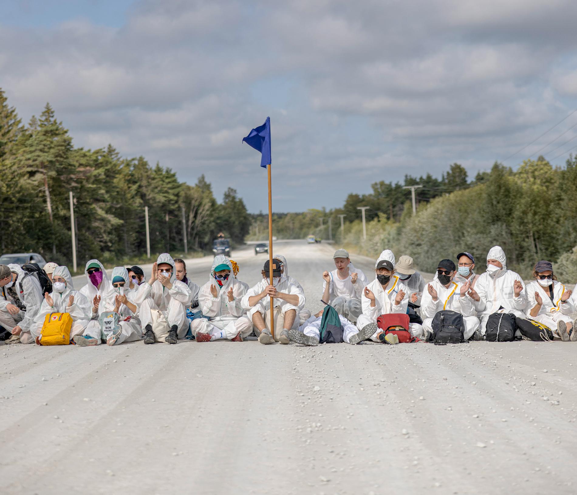 Demonstration mot cementfabriken på Slite, Gotland.
