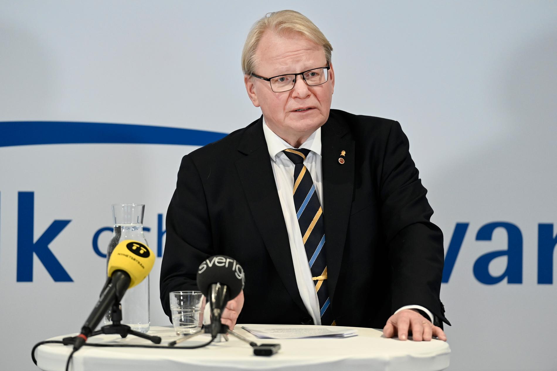 Peter Hultqvist vill ge statliga garantier till svensk försvarsindustri så att den kan leverera mer ammunition direkt till Ukraina