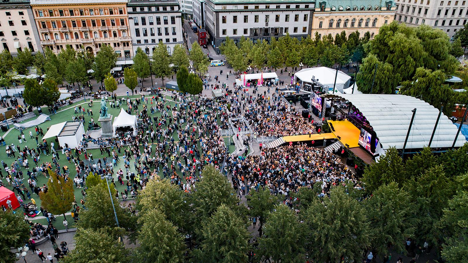 Rockbjörnen-galan arrangeras i år den 13 augusti, som vanligt i Kungsträdgården i Stockholm. Så här såg det ut där i fjol.