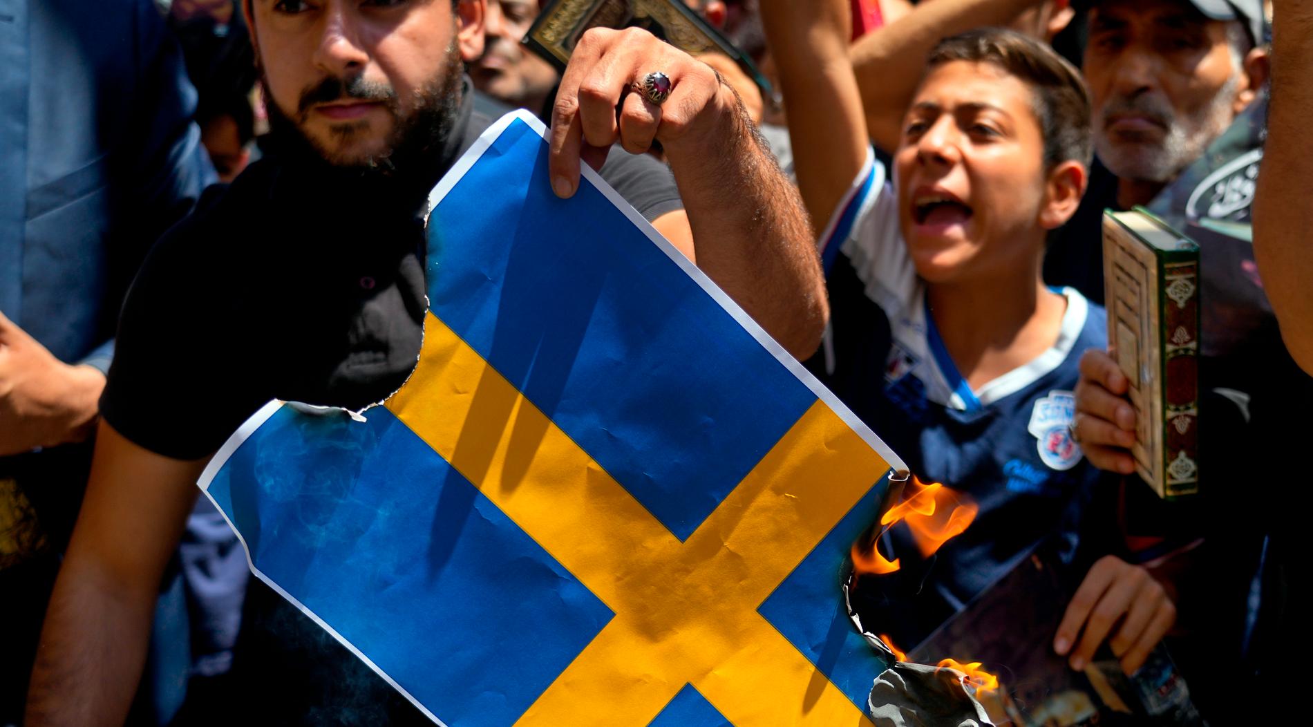 I juli protesterade tusentals människor i Libanon mot koranbränningarna i Sverige.
