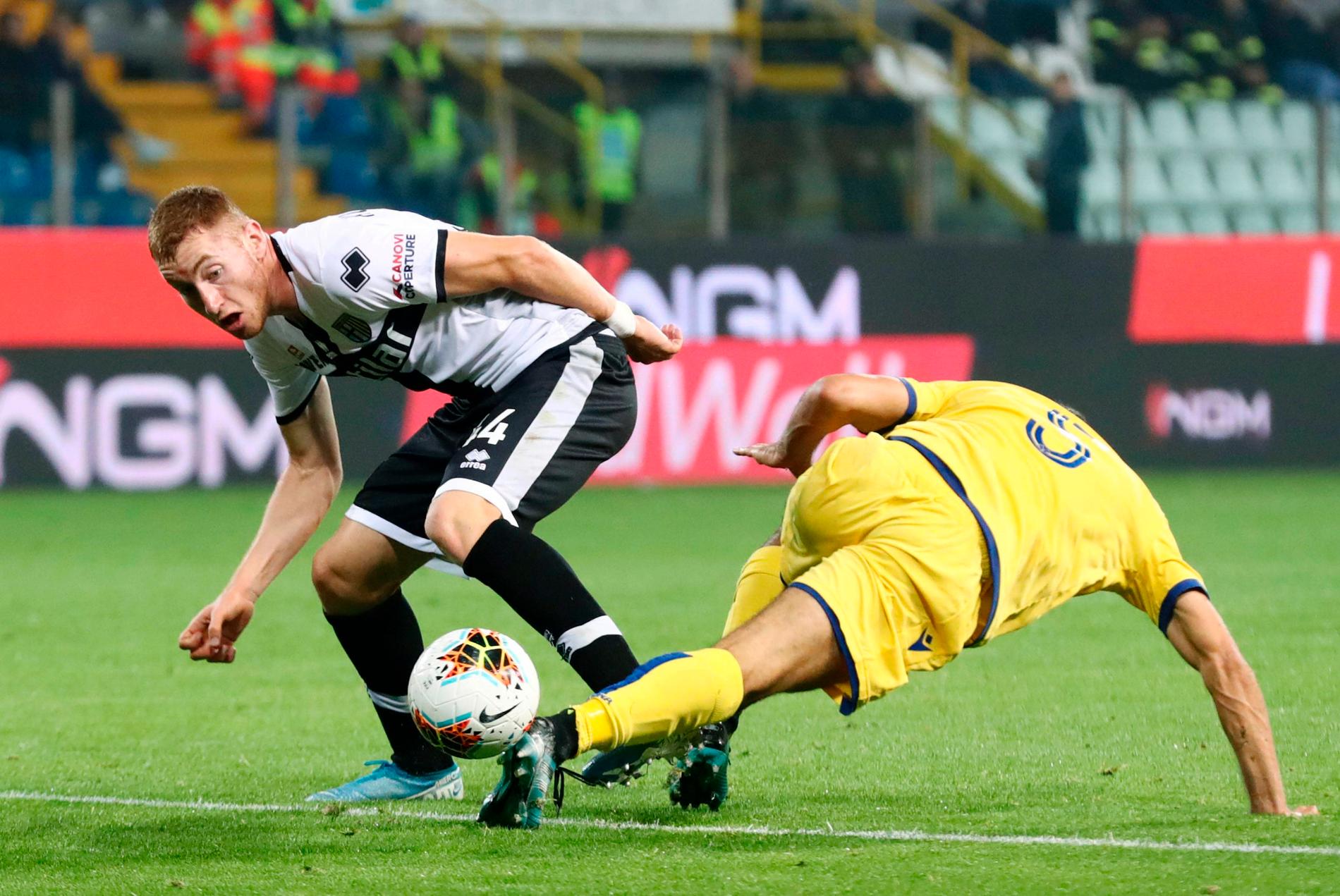 Flera matcher i Serie A ställs in på grund av viruset. Bland annat berörs en match med Parma, där svenske Dejan Kulusevski spelar.