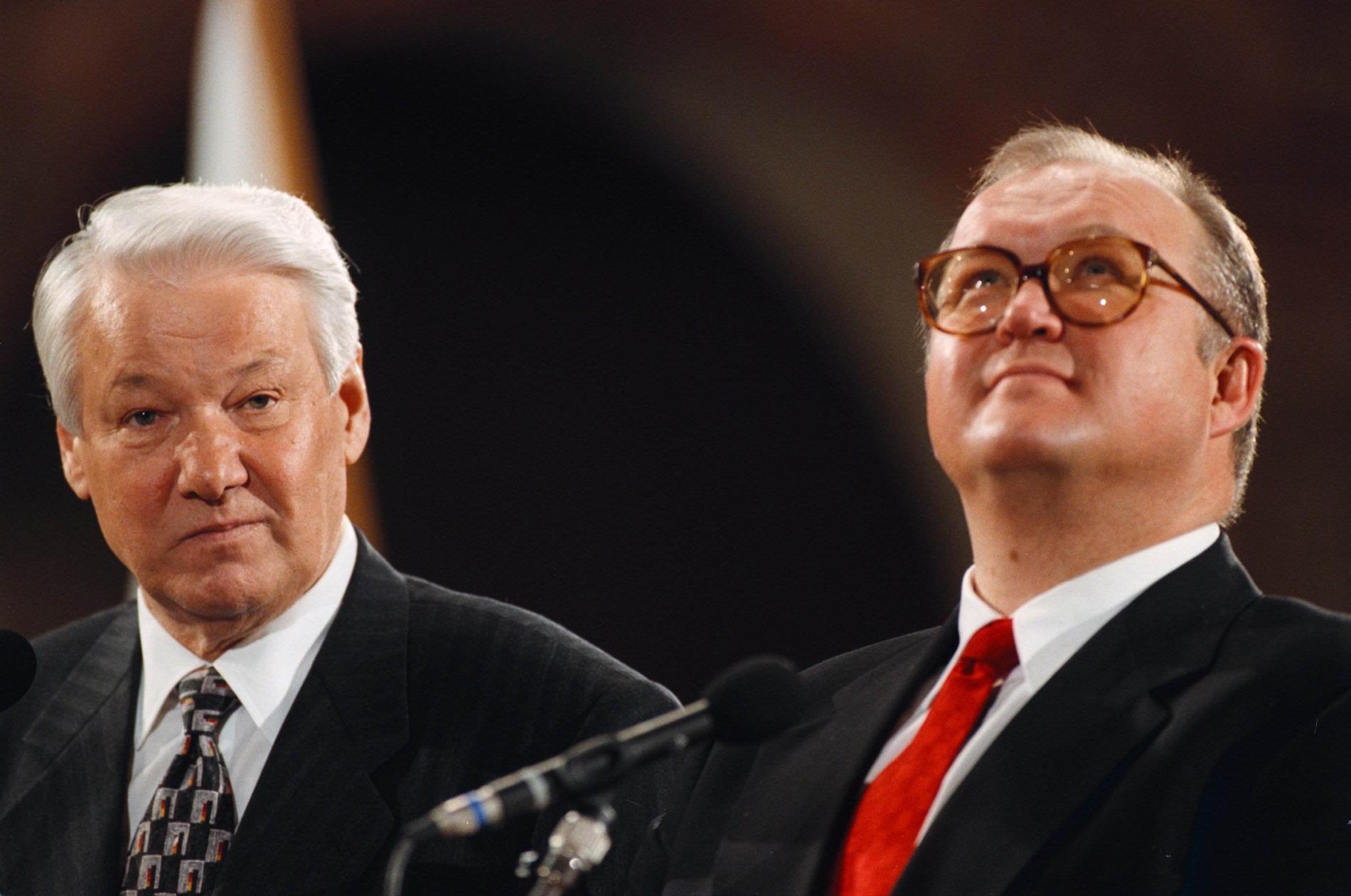 Rysslands president Boris Jeltsin och dåvarande Statsminister Göran Persson vid en presskonferens på Rosenbad i Stockholm. President Jeltsin var i Sverige på ett tredagar långt statsbesök.