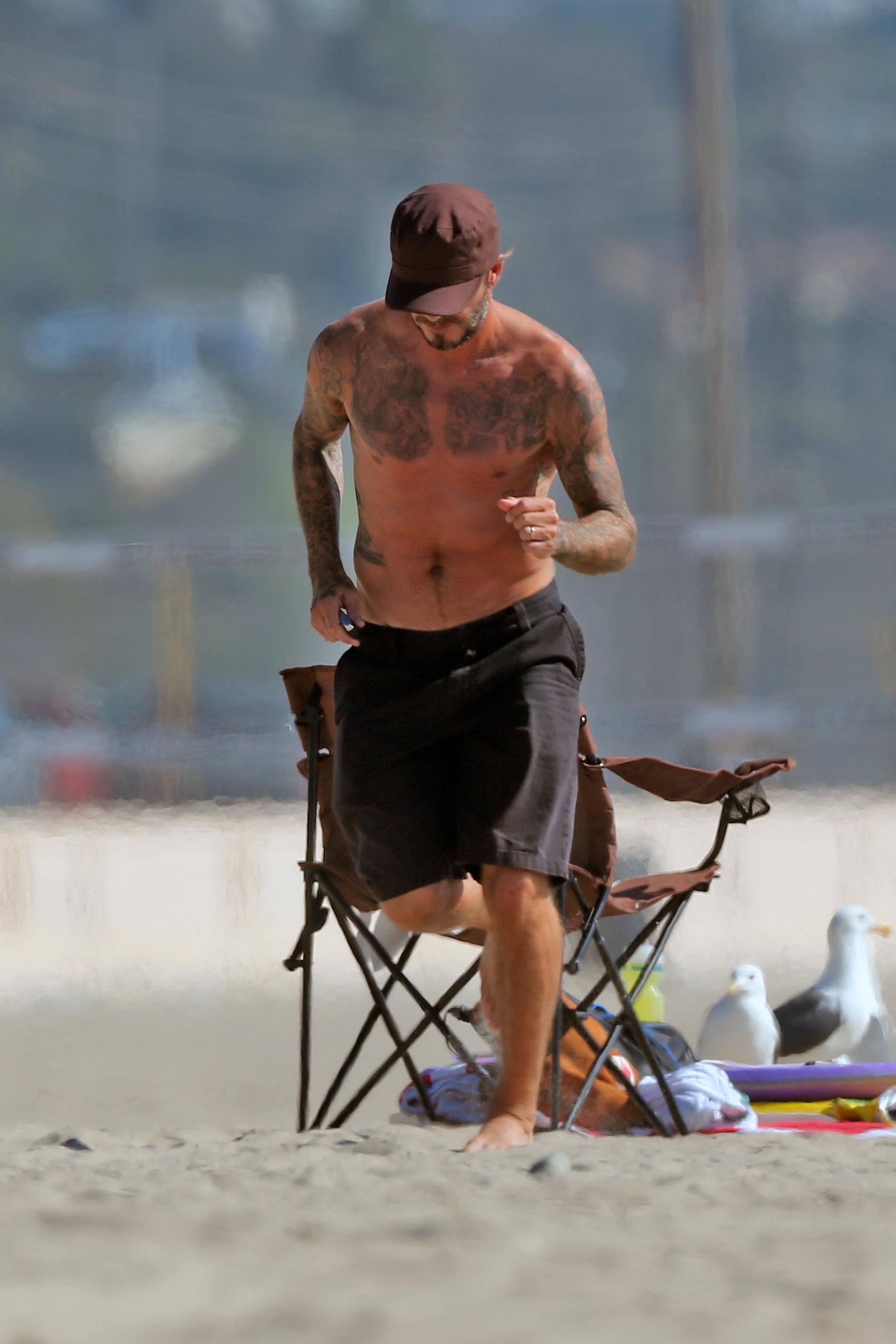 Beckham på solsemester i Miami  Beckham kutar iväg för att köpa en glass