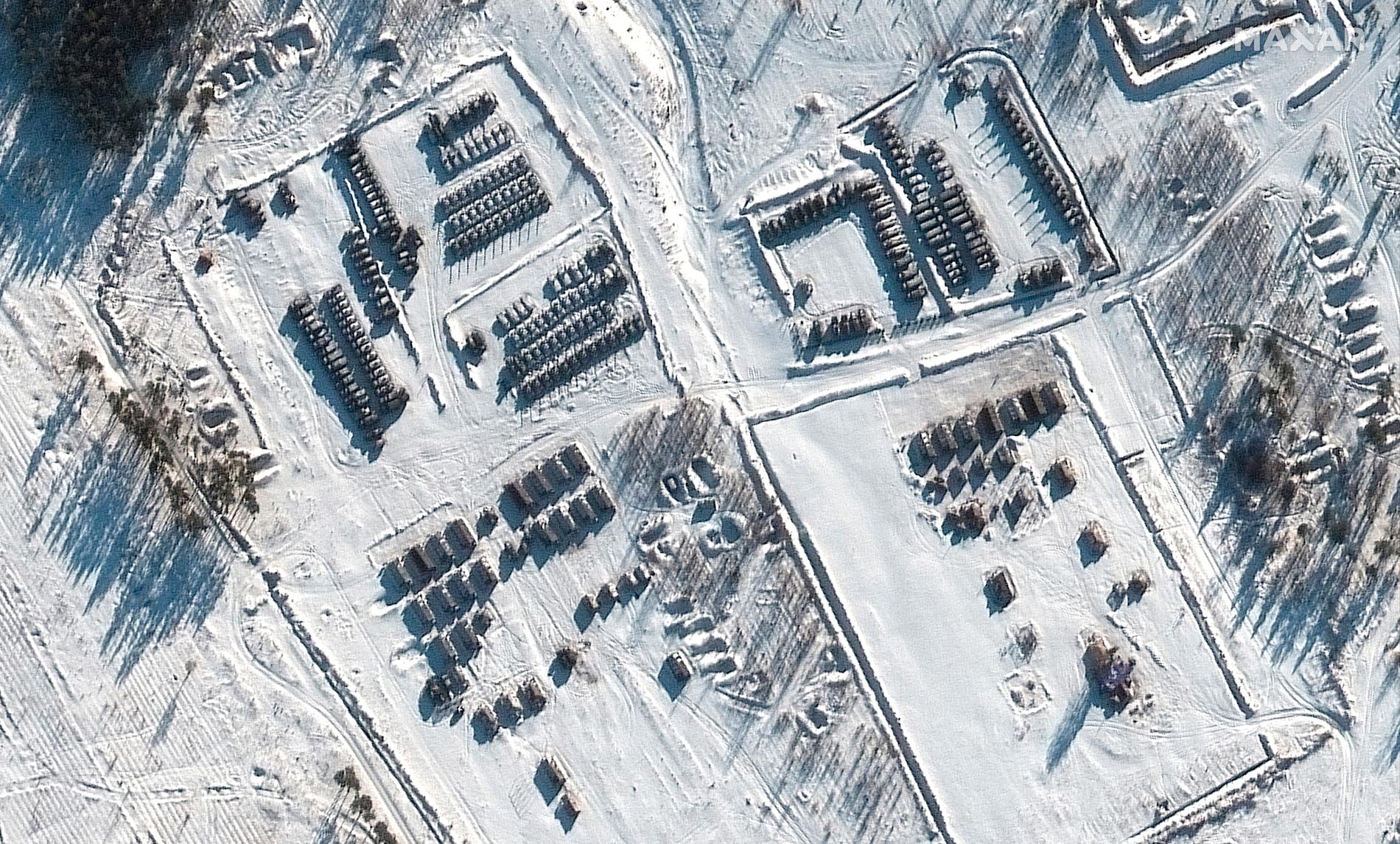 Rysk militär syns på Pogonovo anläggningen. Ryssland har laddat upp med stora styrkor runt Ukraina. 