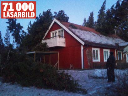 Stormhärjad gårdsplan i Forsa, utanför Hudiksvall.