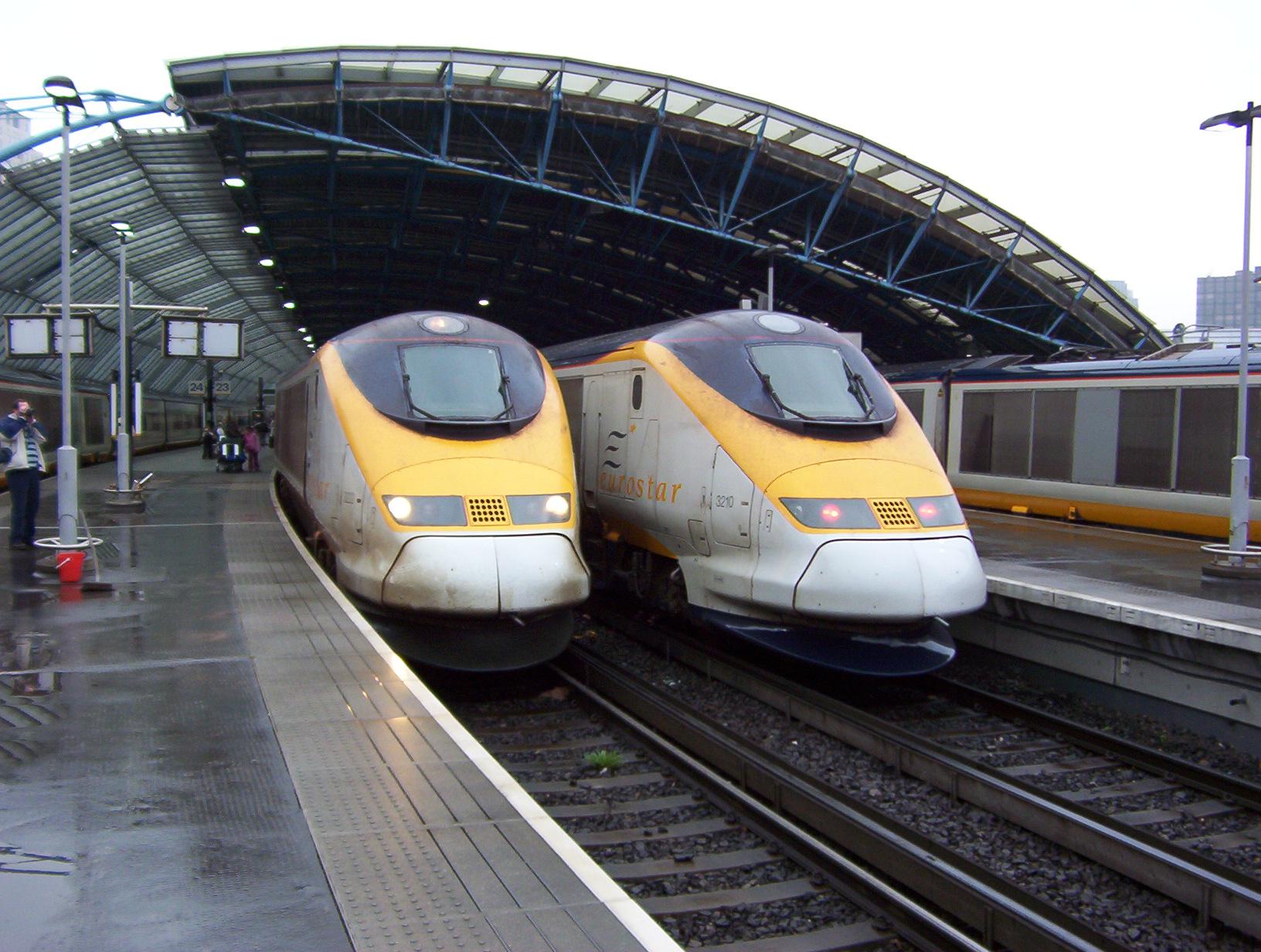 Eurostar-tåget finns i England. Tillåten hastighet 300 km/h men har nått 334 km/h som högst vid tester.