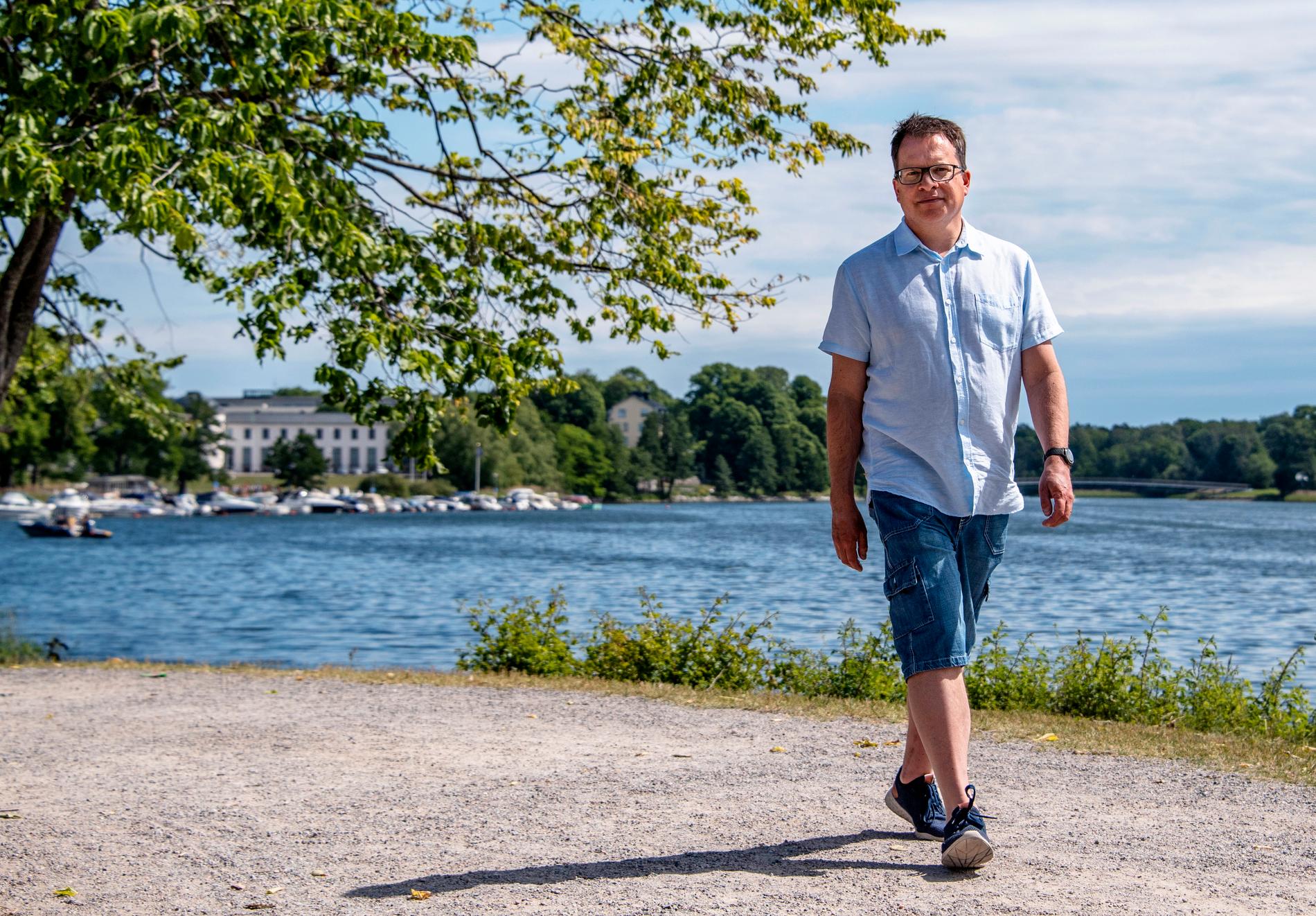 Peter Sjölund älskar att promenera i naturen, och att dansa. Men någon dans har det inte blivit den senaste tiden - på grund av pandemin. 