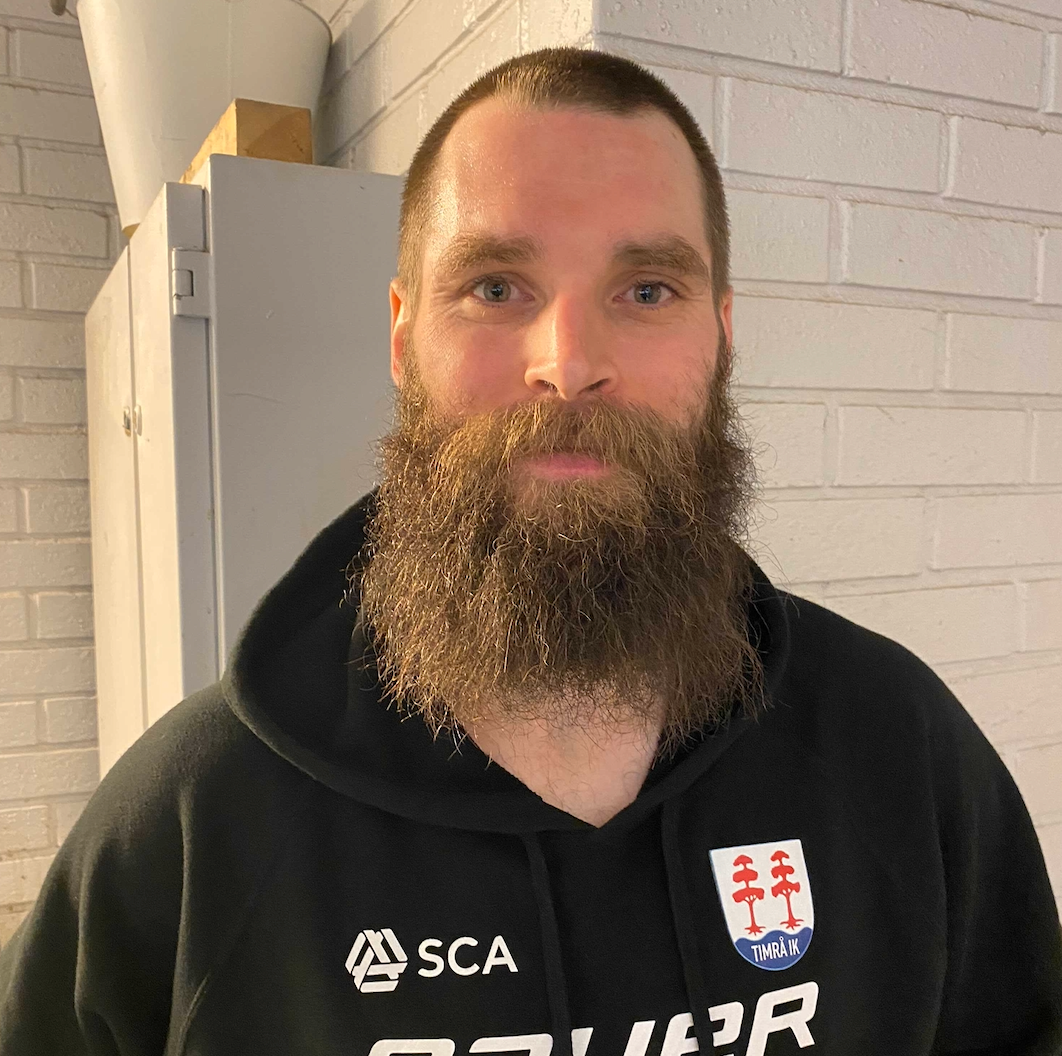  Per Svensson lovar att raka av sig skägget om Timrå säkrar en plats i SHL.