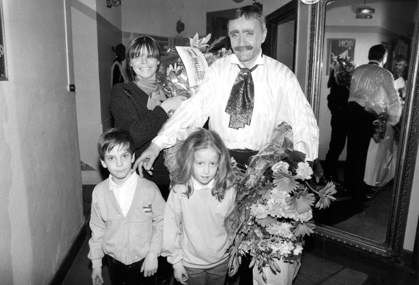 På 50-årsdagen, efter en föreställning på Vasateatern, tillsammans med hustrun Birgitta och deras två barn.