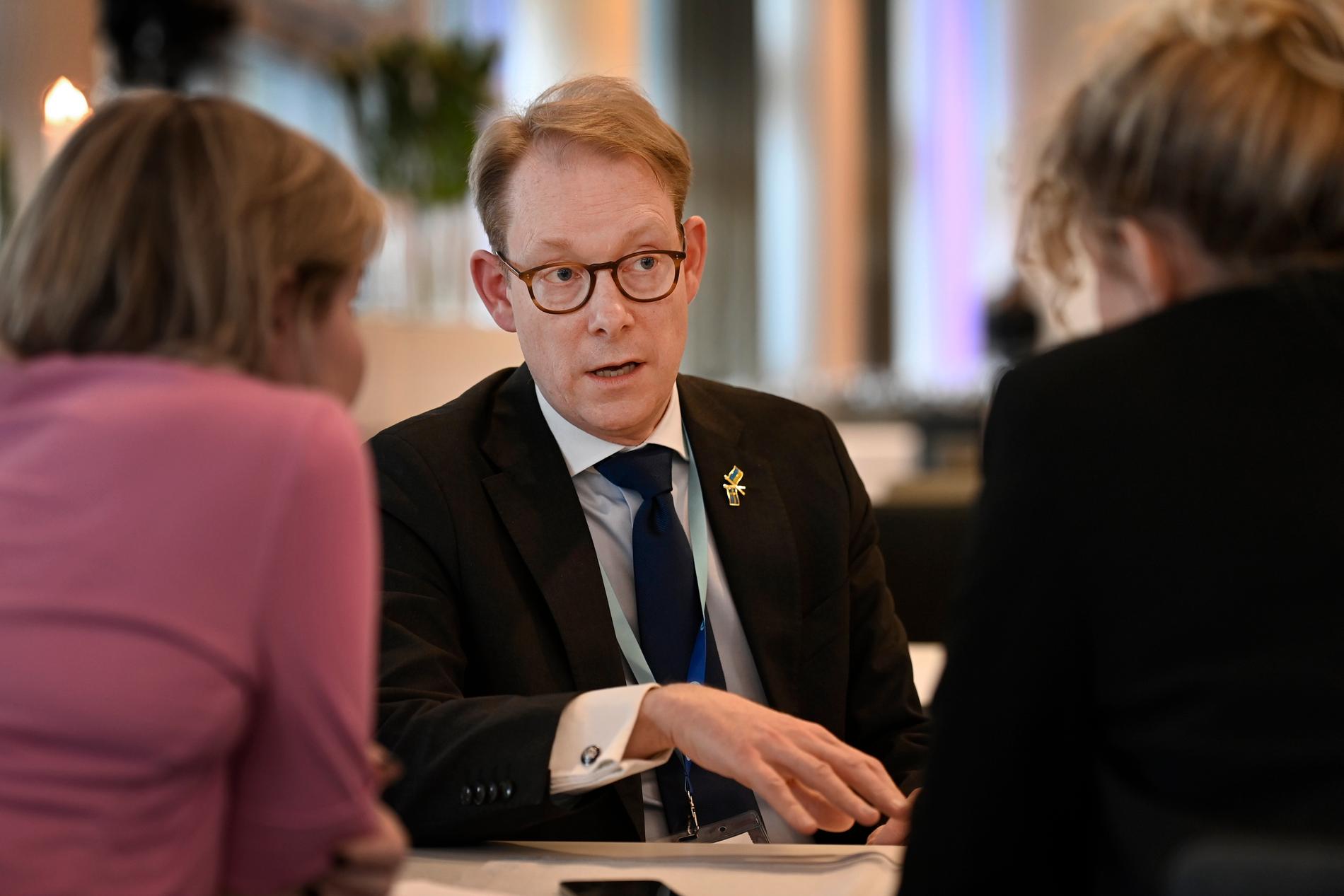 Utrikesminister Tobias Billström är på plats under Moderaternas Sverigedagar i Karlstad.