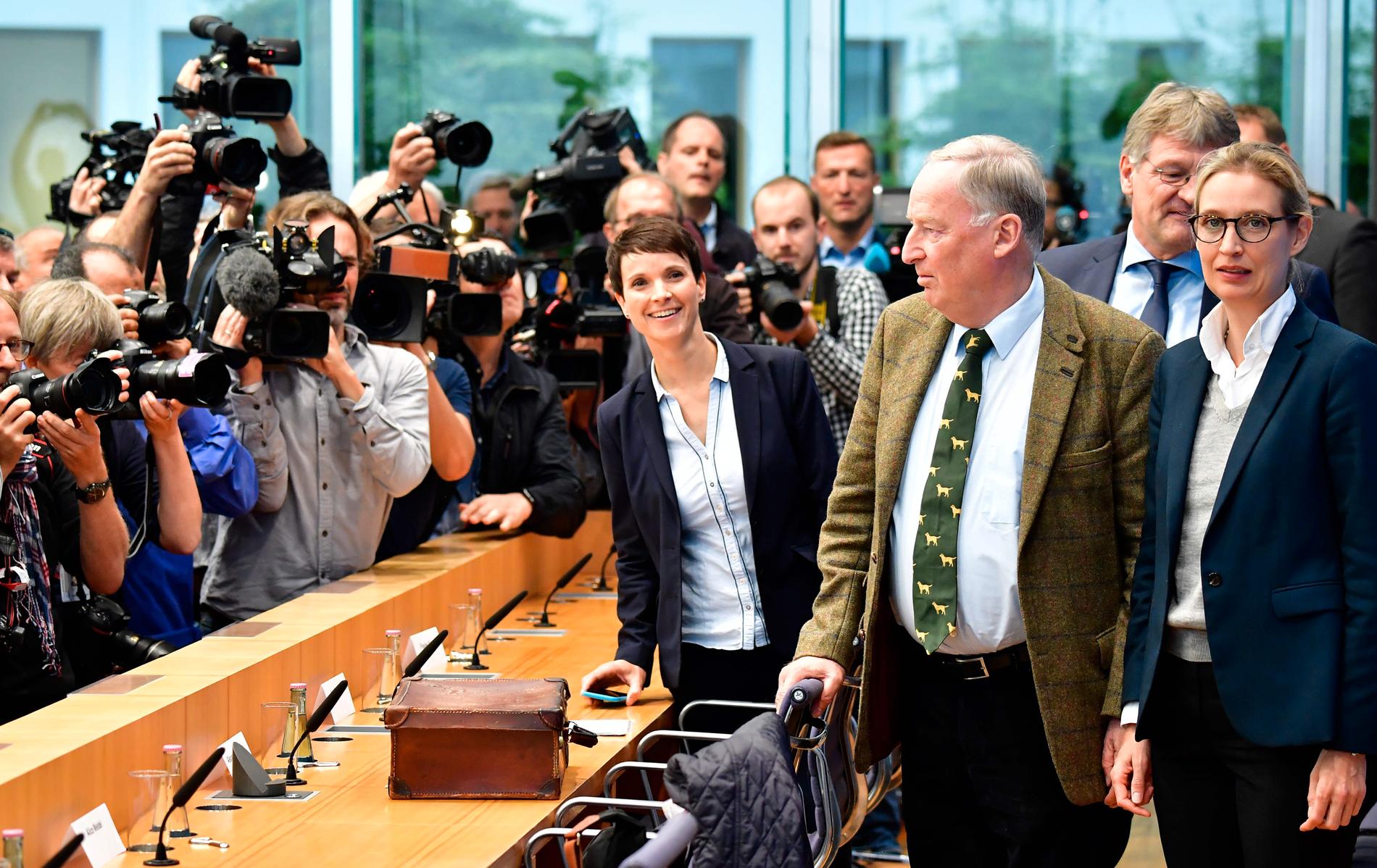 Frauke Petry innan hon stormade ut från presskonferensen