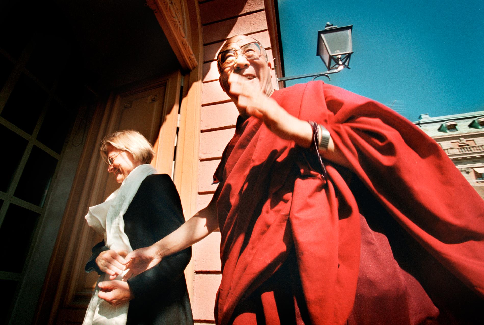 I maj 2000 träffade Dalai lama Sveriges dåvarande utrikesminister Anna Lindh i Stockholm.