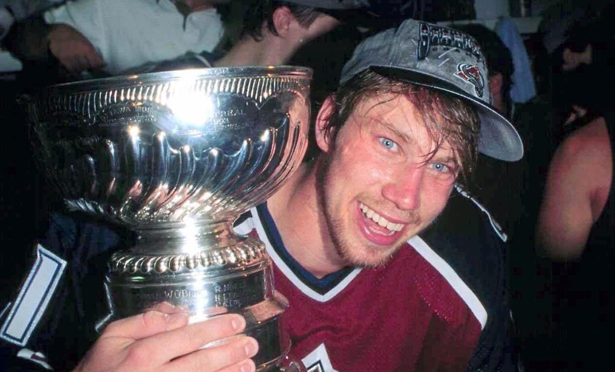 Peter Forsberg med Stanley Cup-bucklan 1996.