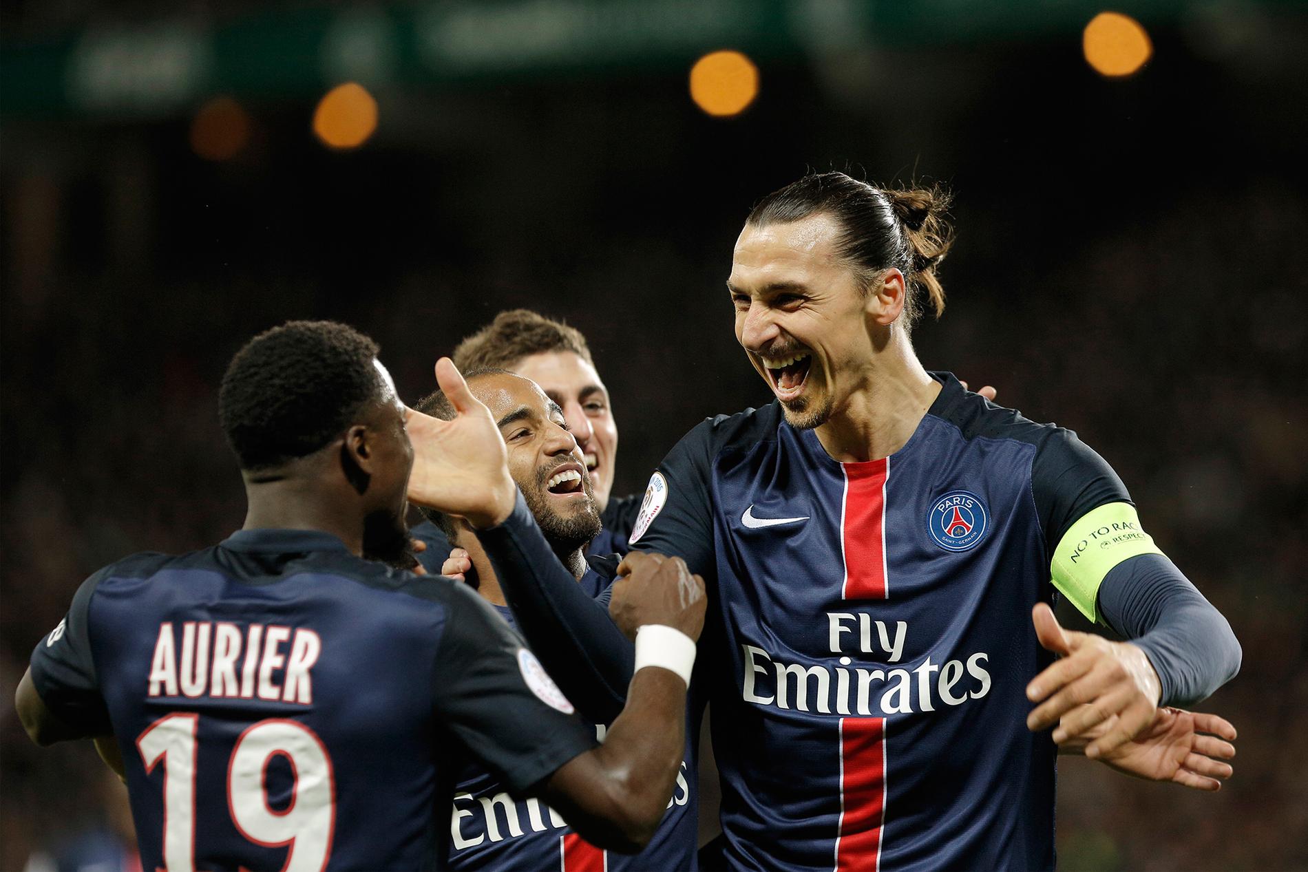 Zlatan Ibrahimovic jublar över ett av sina mål mot Saint Etienne