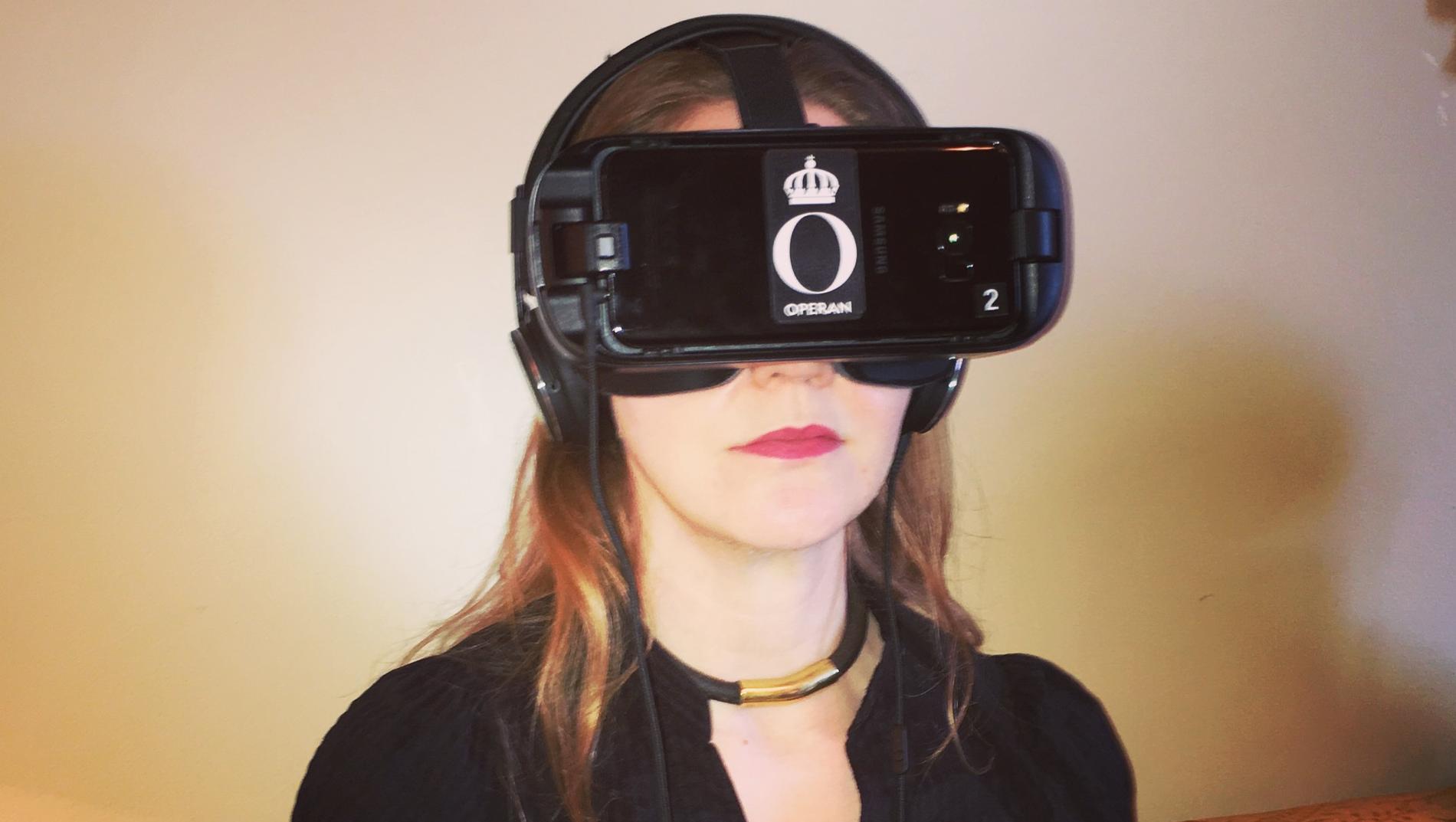 Cecilia Djurberg ser virtual reality-versionen av Sharon Eyals Half Life på Kungliga Operan