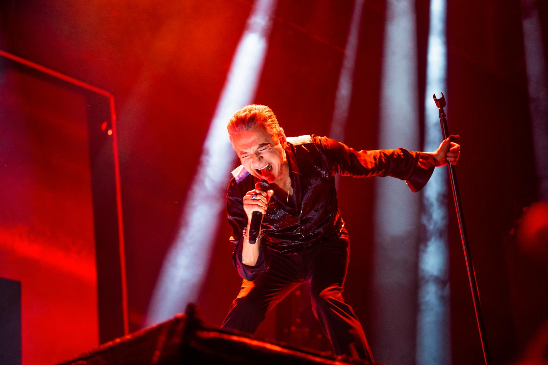 Dave Gahan i Depeche Mode. Just i kväll hade det räckt med ”Never let me down again”. Men det är bara en liten del av den mäktiga finalen. 