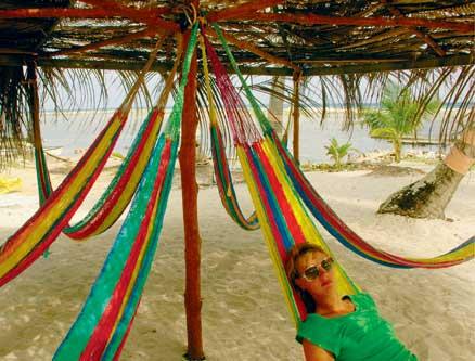 På ön Tobacco Caye finns fler hängmattor än människor. Där låter jag mig vaggas till ro – dagarna i ända.