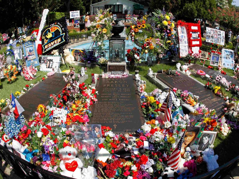 Elvis Presleys grav på Graceland, Memphis Tennesse.