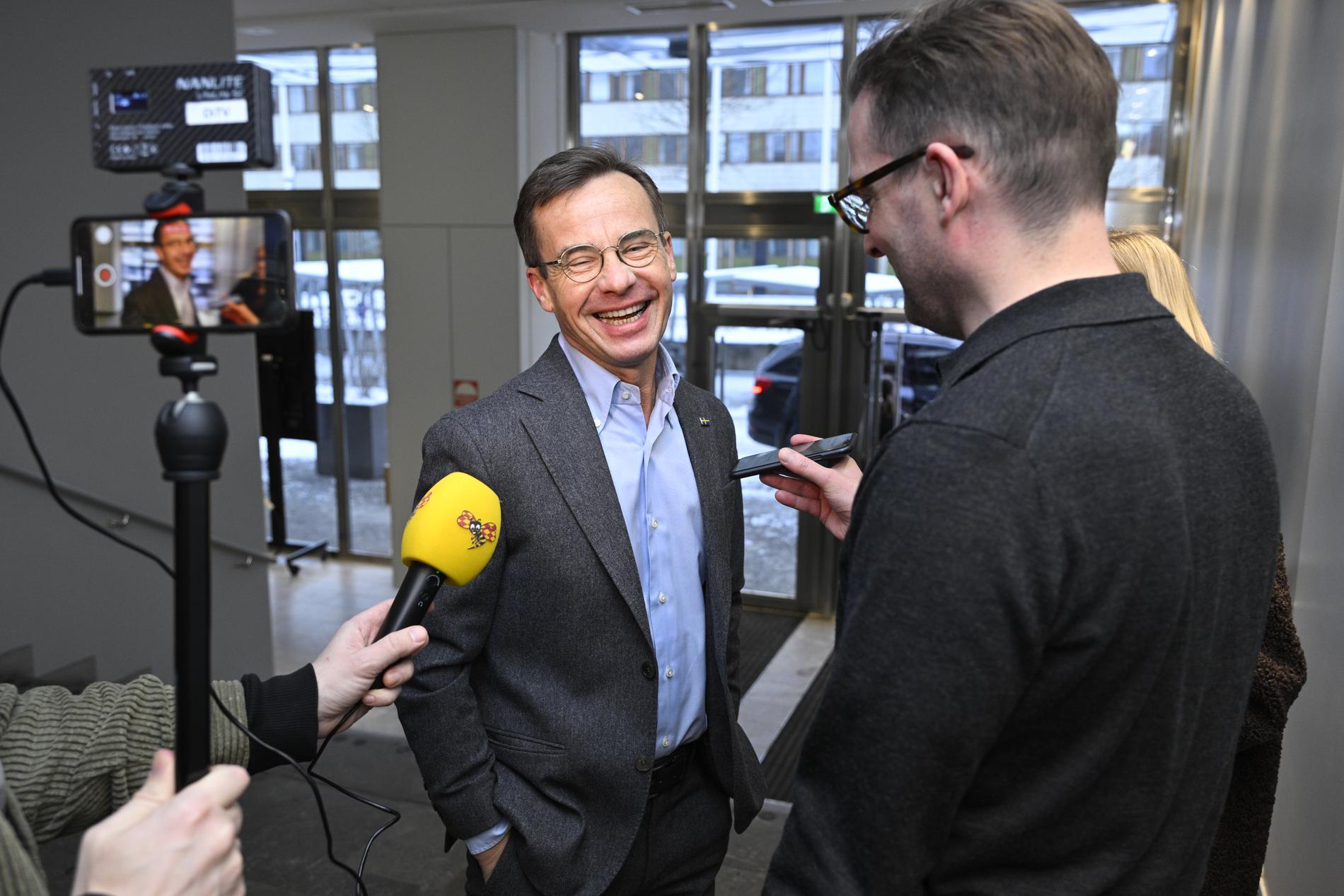 I lördags lovade Ulf Kristersson i TV 4 att ingen personal ska behöva sägas upp i vården.