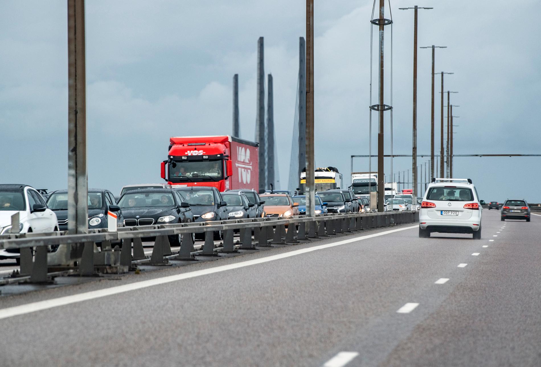 Köer på Öresundsbron är en vanlig syn sedan gränskontroller införts. Bild från i maj.