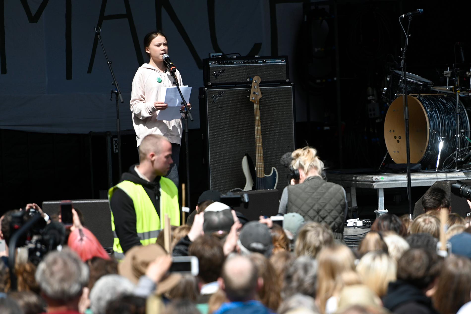 Den svenska klimataktivisten Greta Thunberg på plats och håller tal utanför Christiansborg i centrala Köpenhamn under lördagen,