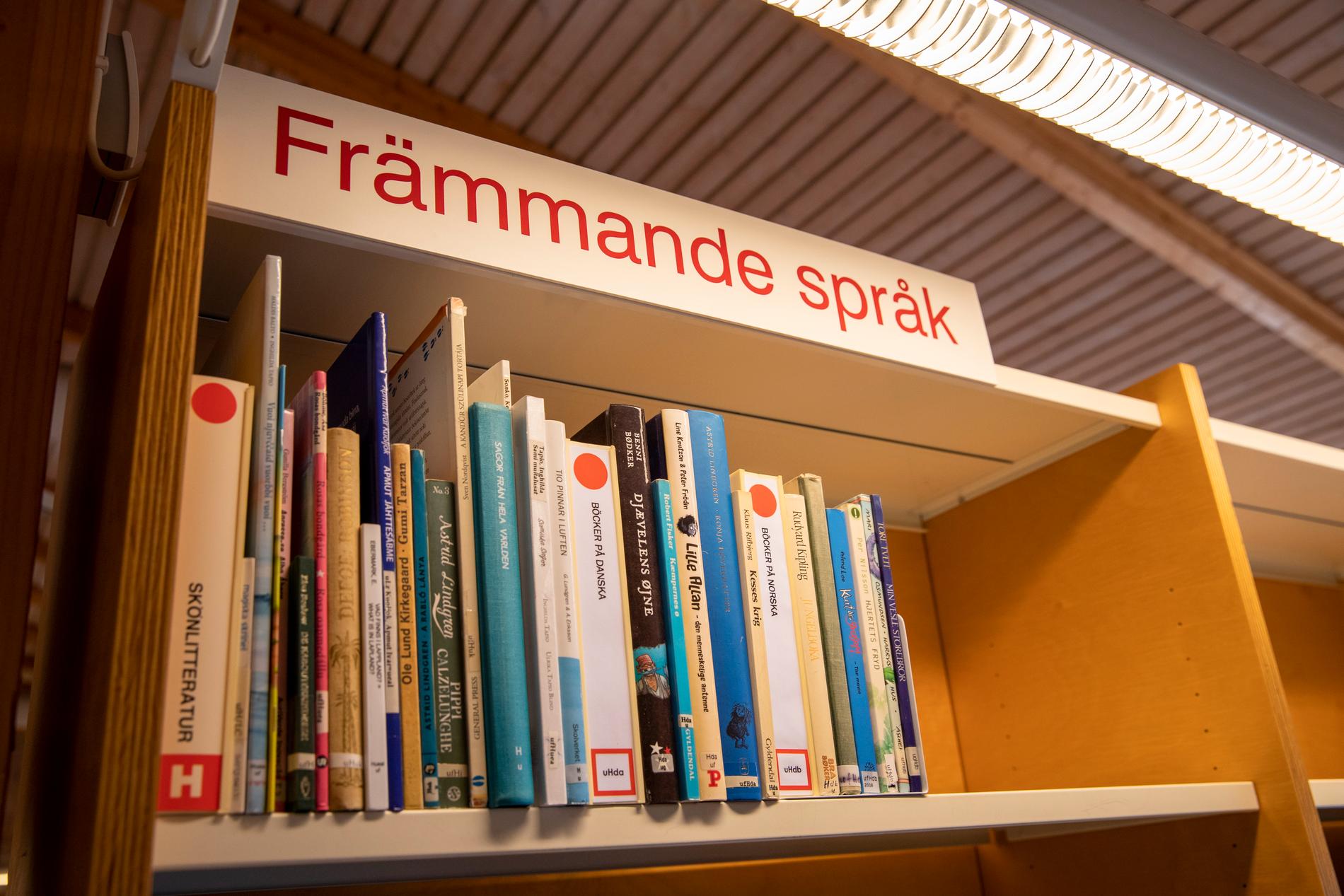 435 bibliotek har lagts ner i Sverige de senaste två decennierna.