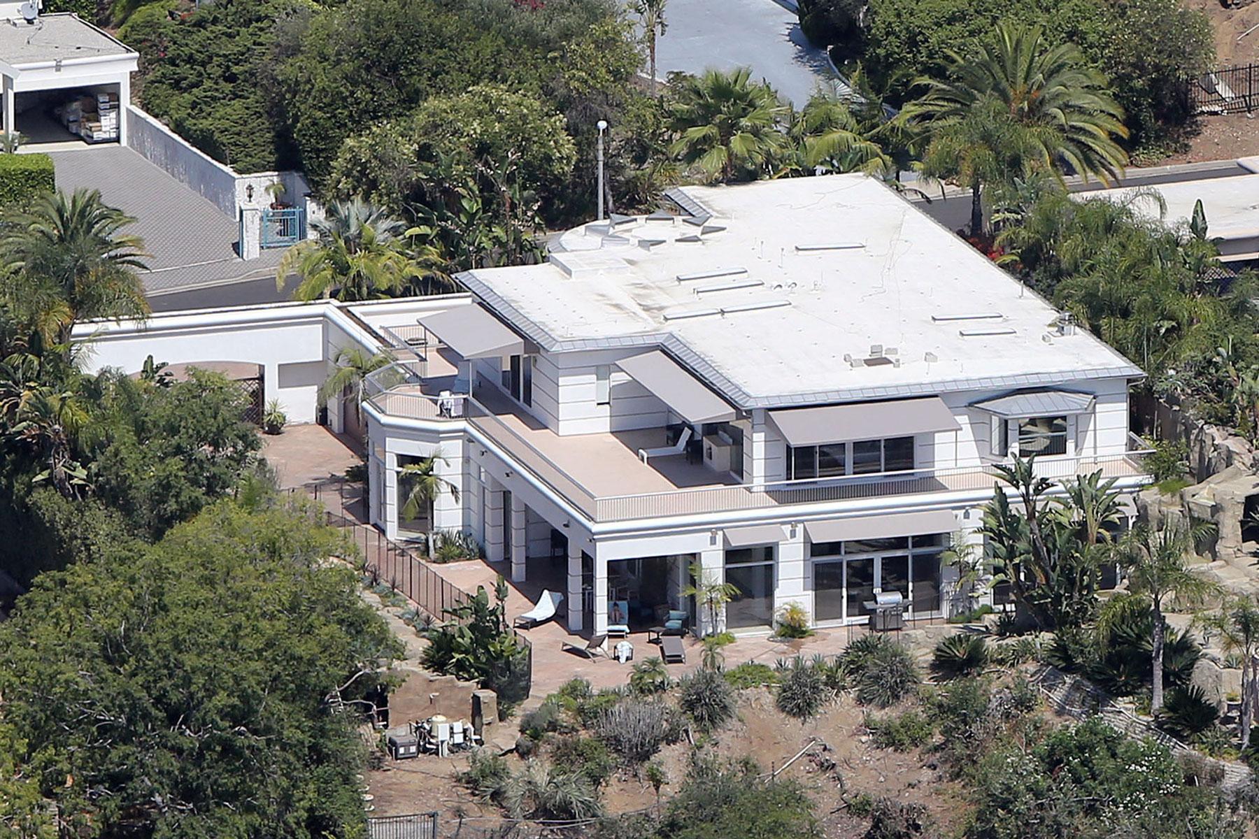 Gör som Beckham Precis som David och Victoria Beckham väljer Gerrards att bo i det berömda området med 90210 som postkod. Lyxvillan är belägen bara minuter från den berömda shoppinggatan Rodeo Drive i Hollywood och med enastående utsikt över LA.