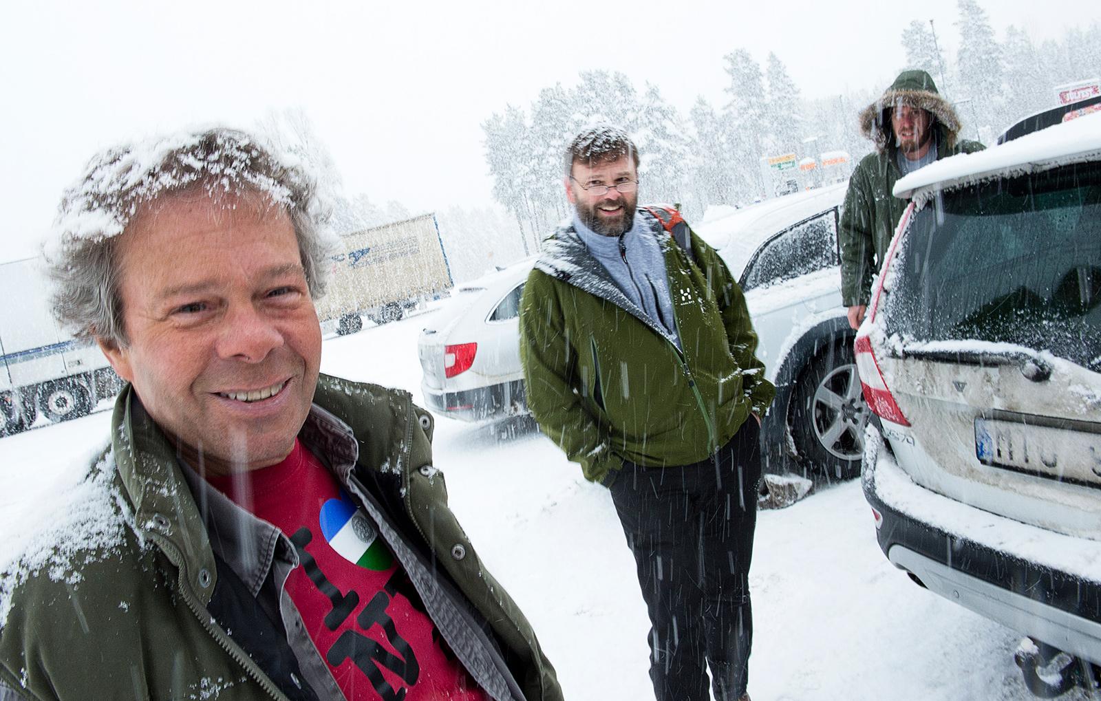 Robert Collin på vägen upp till Norråker. Vi pausade under ett ymningt snöfall i Gävle.
