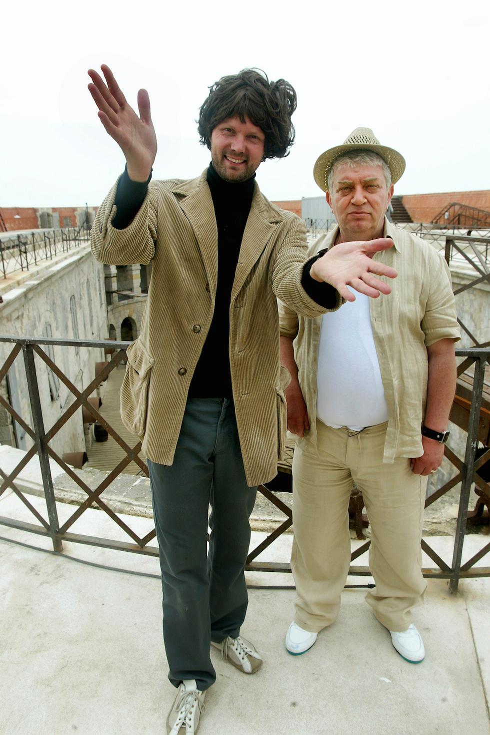 Sasha Mesić var sidekick till Felix Herngrens karaktär Dan Bäckman. Här under inspelningen av Fångarna på Fortet 2004.