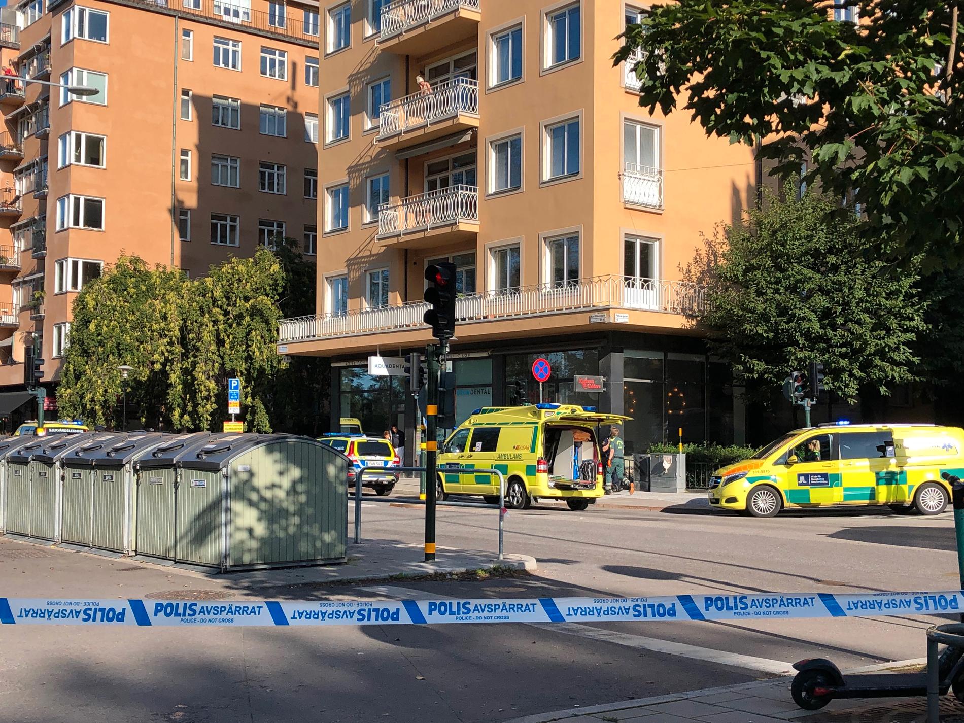 Två personer har anhållits i samband med utredningen av den uppmärksammade skjutningen av en advokat i Stockholm för två månader sedan. Arkivbild.