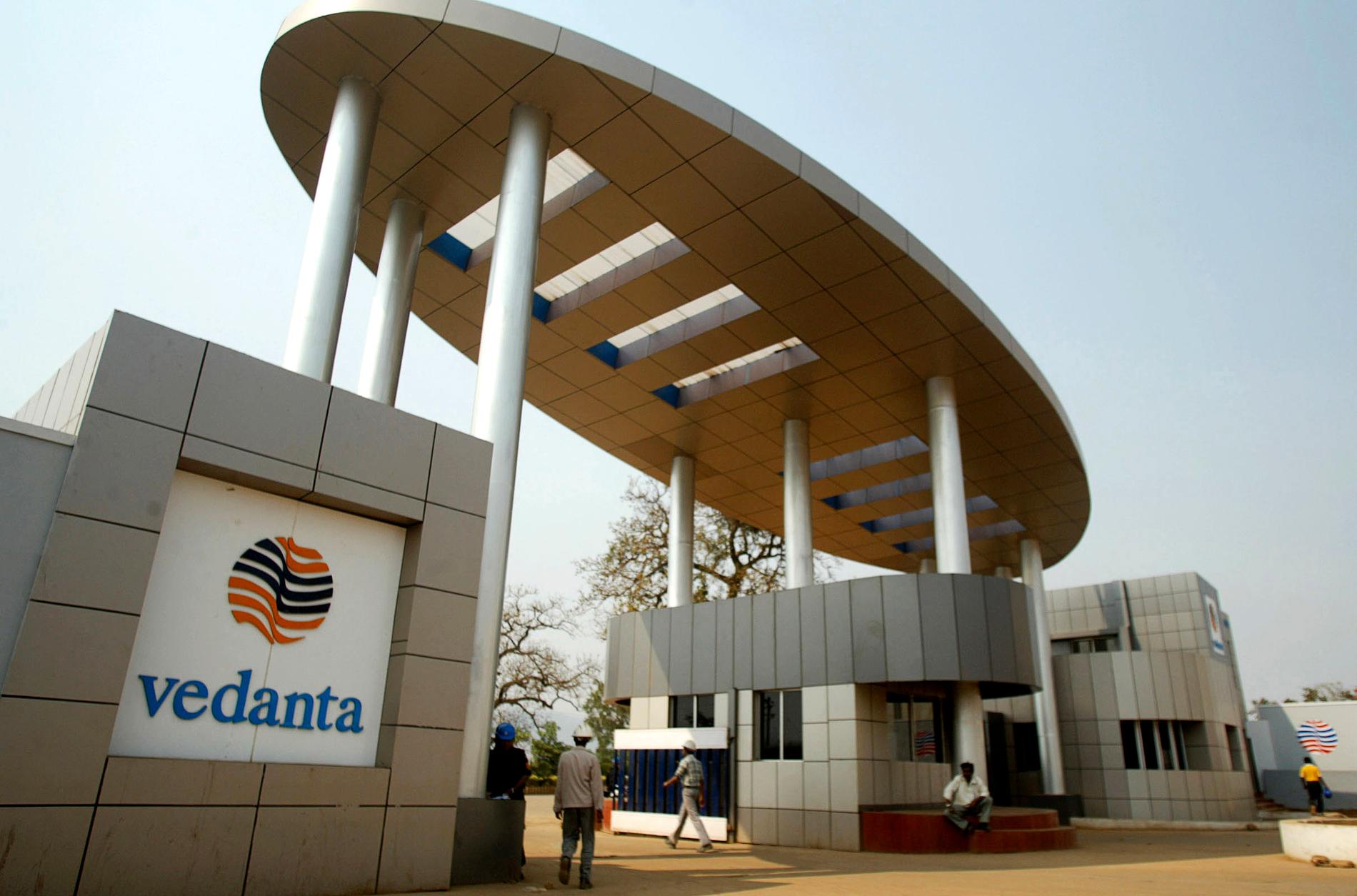 Vedanta Resources planer att dubbla kapaciteten vid sitt smältverk i Thoothukkudi i södra Indien stoppas. På bilden syns huvudingången till bolagets raffinaderi i Lanjigarh. Arkivbild.