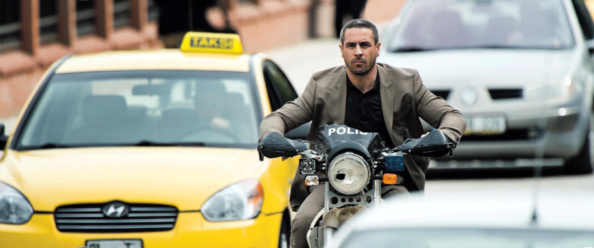 Ola Rapaces skurk Patrice har James Bond hack i häl på de turkiska gatorna i "Skyfall".