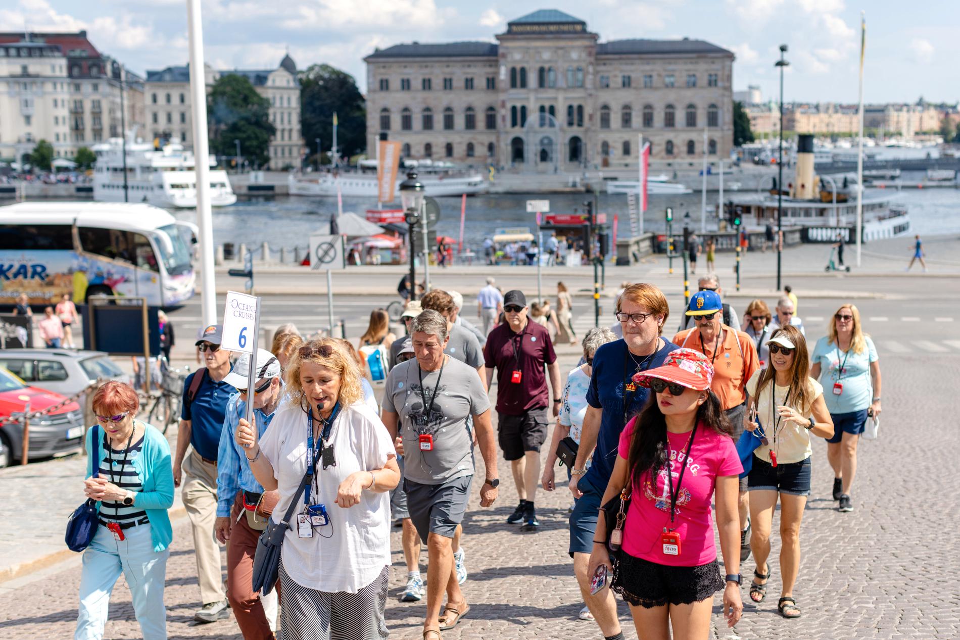 Den svaga svenska kronan har gjort Sverige till ett populärt resmål för turister från kontinenten.