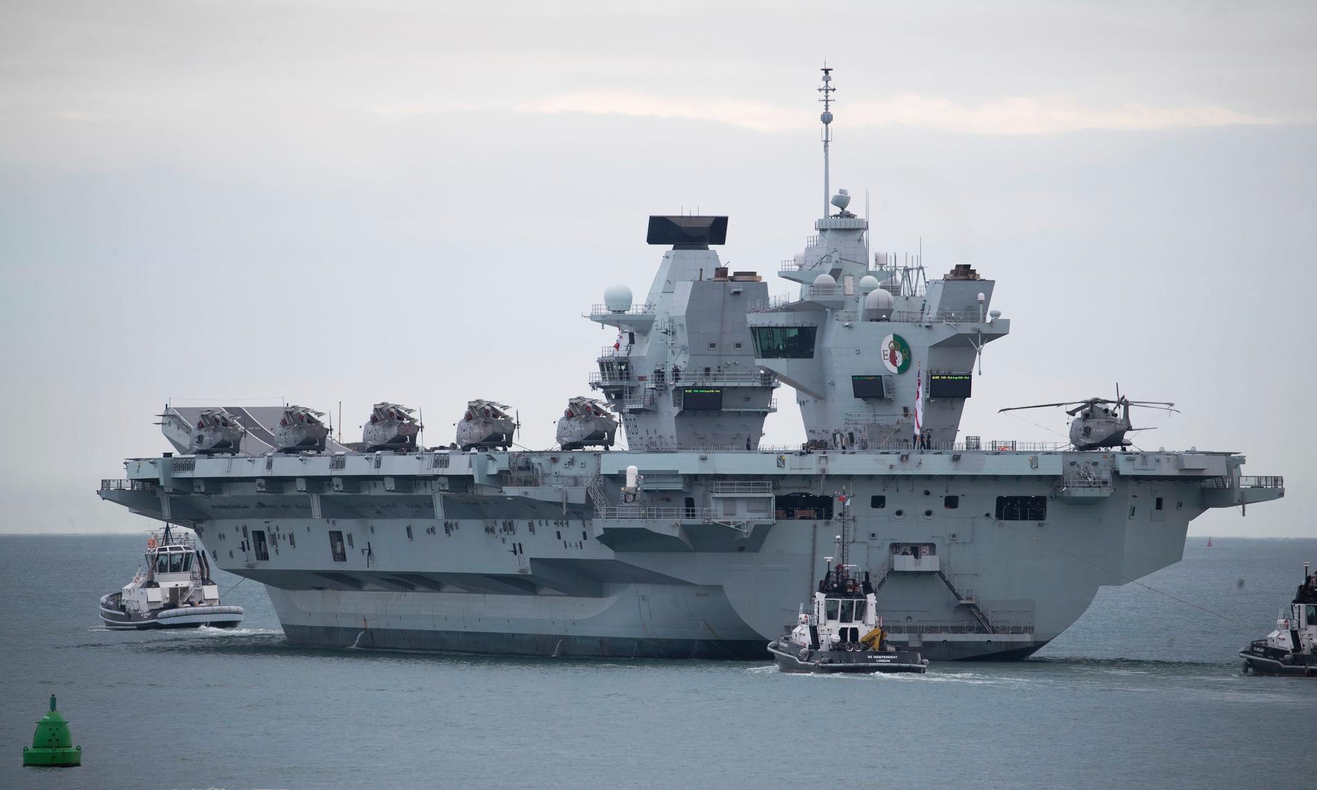 Det brittiska hangarfartyget HMS Queen Elizabeth ska bistå fartygen som skickas till Svarta havet.