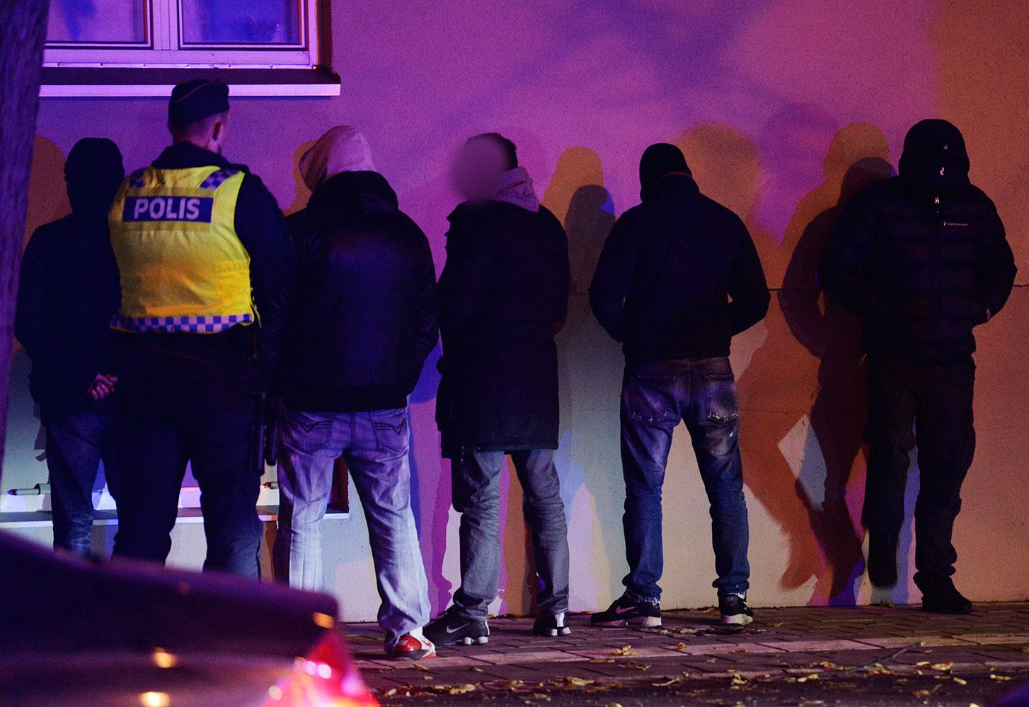 Polisen punktmarkerade flera misstänkta kriminella i Örebro.