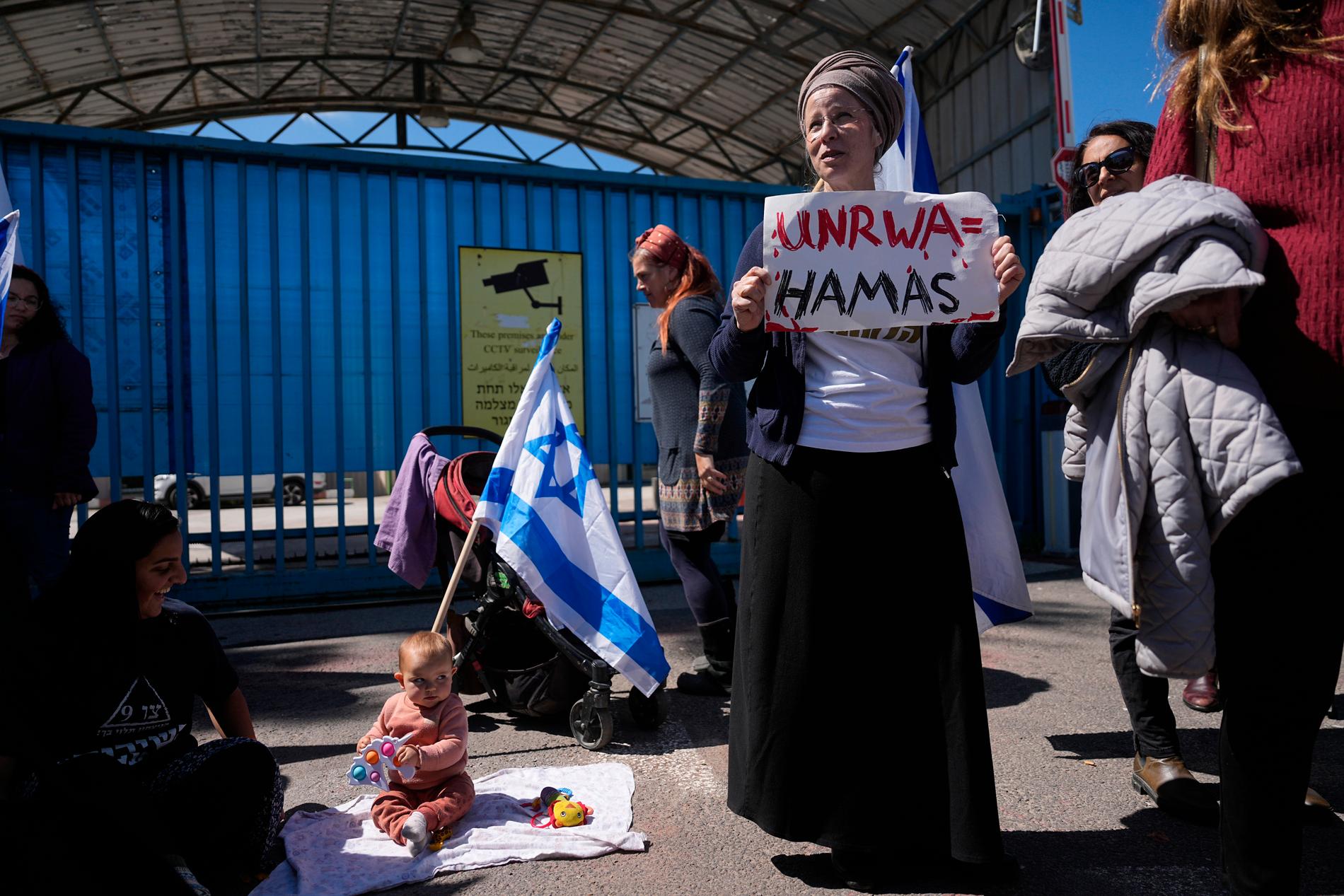 Israeler protesterar mot FN-organet Unrwa i Jerusalem i mars.
