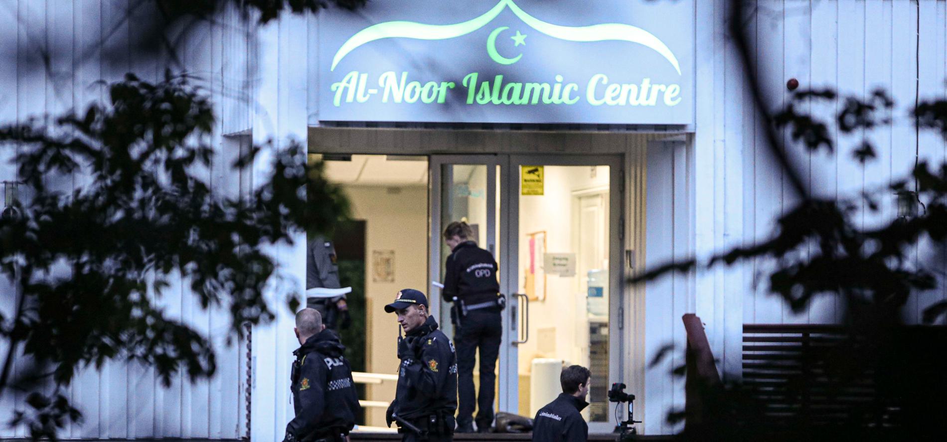 I början av augusti attackerades Al-Noor-moskén utanför Oslo av en 21-åring med rasistiska motiv. 
