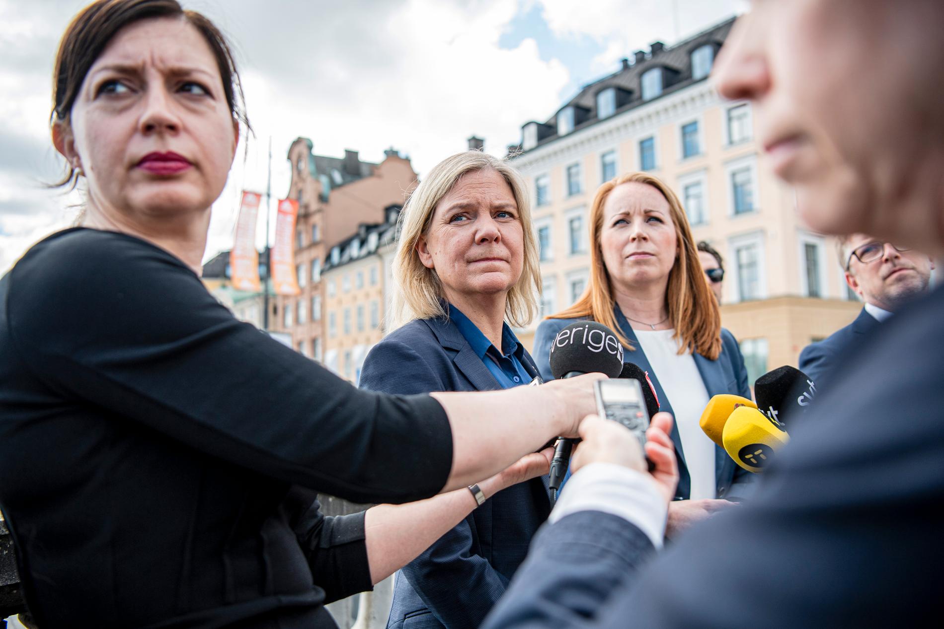 På pressträffen för Nato-övningen i centrala Stockholm höll Annie Lööf med statsministern om att det var en dålig tidpunkt att fälla justitieminister Morgan Johansson (S).